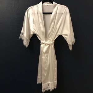 White lace bridal robe / night gown with pockets